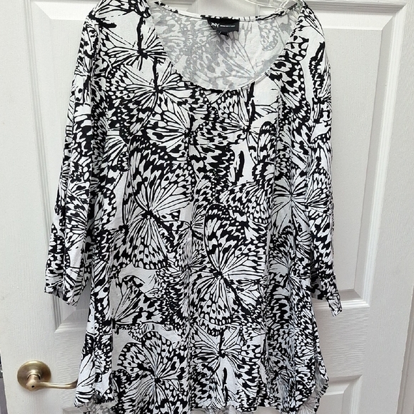 eChic Black and White Butterfly Print Top Size 1X. Nice - Picture 1 of 5